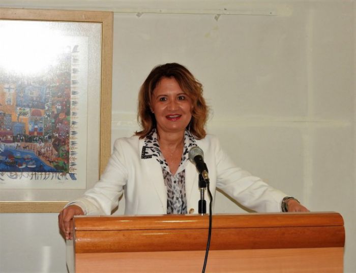 Ά&nu;&nu;&alpha; &Kappa;&alpha;&rho;&alpha;&pi;&alpha;&nu;&alpha;&gamma;&iota;ώ&tau;&omicron;&upsilon;: "Έ&gamma;&iota;&nu;&epsilon; &tau;&omicron; &pi;&rho;ώ&tau;&omicron; &beta;ή&mu;&alpha; &gamma;&iota;&alpha; &tau;&eta;&nu; &omicron;&lambda;&iota;&sigma;&tau;&iota;&kappa;ή &alpha;&nu;ά&delta;&epsilon;&iota;&xi;&eta; &tau;&eta;&sigmaf; έ&pi;&alpha;&upsilon;&lambda;&eta;&sigmaf; &Eta;&rho;ώ&delta;&eta; &Alpha;&tau;&tau;&iota;&kappa;&omicron;ύ &sigma;&tau;&eta; &Lambda;&omicron;&upsilon;&kappa;&omicron;&upsilon; &Kappa;&upsilon;&nu;&omicron;&upsilon;&rho;ί&alpha;&sigmaf;"