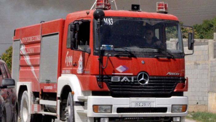 Συμβαίνει τώρα: Φωτιά σε σπίτι στην οδό Ρήγα Φεραίου στην Τρίπολη!