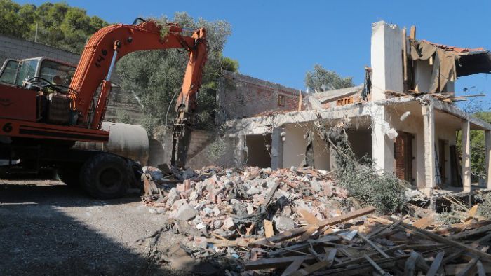 Ξεκινούν κατεδαφίσεις σε αυθαίρετα της Κορινθίας!