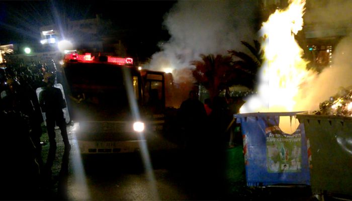 Στις φλόγες η Μυτιλήνη – Βίαιες συγκρούσεις των ΜΑΤ με κατοίκους της Λέσβου για το μεταναστευτικό (vd)