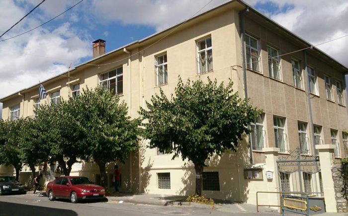 Λαχειοφόρος αγορά για να βαφτούν οι εσωτερικοί χώροι στο 11ο Δημοτικό Σχολείο Τρίπολης