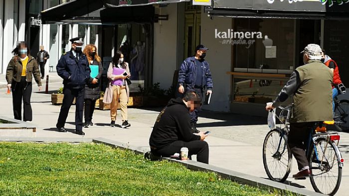 Έλεγχοι από την αστυνομία στο κέντρο της Τρίπολης (εικόνες)