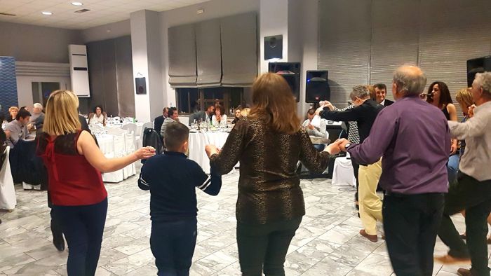 &Omicron; &chi;&omicron;&rho;ό&sigmaf; &tau;&omicron;&upsilon; 2&omicron;&upsilon; &Kappa;&upsilon;&nu;&eta;&gamma;&epsilon;&tau;&iota;&kappa;&omicron;ύ &Sigma;&upsilon;&lambda;&lambda;ό&gamma;&omicron;&upsilon; &Tau;&rho;ί&pi;&omicron;&lambda;&eta;&sigmaf; (&epsilon;&iota;&kappa;ό&nu;&epsilon;&sigmaf; - &beta;ί&nu;&tau;&epsilon;&omicron;)