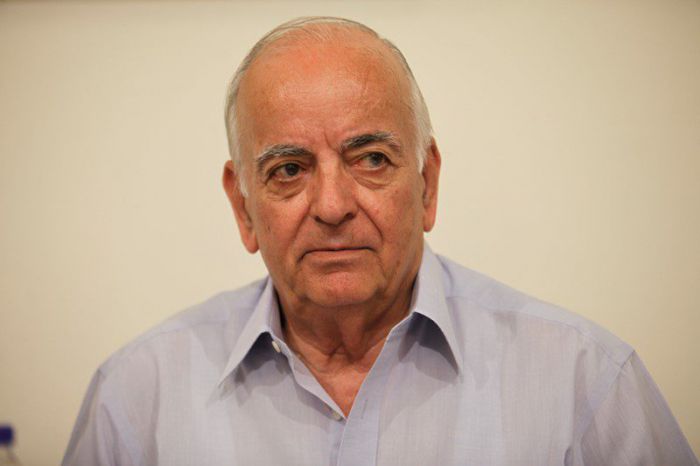 &Pi;έ&theta;&alpha;&nu;&epsilon; &omicron; &Gamma;&iota;ά&nu;&nu;&eta;&sigmaf; &Theta;&epsilon;&omega;&nu;ά&sigmaf;