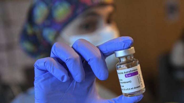 Ηλεία | Γυναίκα καταθέτει μηνύσεις μετά τον εμβολιασμό της με AstraZeneca