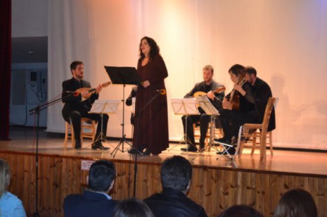&laquo;&Omicron; &Chi;&alpha;&tau;&zeta;&iota;&delta;ά&kappa;&iota;&sigmaf; &alpha;&gamma;&alpha;&pi;&omicron;ύ&sigma;&epsilon; &tau;&omicron;&nu; Vivaldi&raquo; - &Mu;&omicron;&upsilon;&sigma;&iota;&kappa;ή &mu;&alpha;&gamma;&epsilon;ί&alpha; &sigma;&tau;&omicron; Ά&sigma;&tau;&rho;&omicron;&sigmaf; (vd)