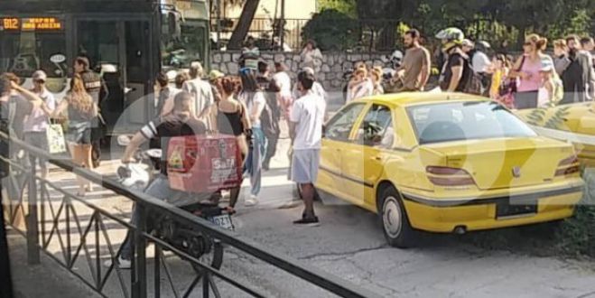 Σύγκρουση συρμού του προαστιακού με λεωφορείο στην Λιοσίων (vd)