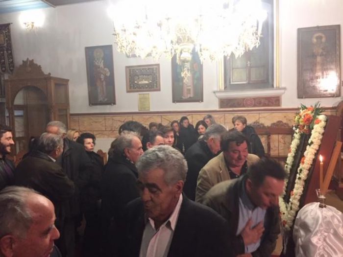 &Tau;&omicron; &chi;&omega;&rho;&iota;ό &Pi;ά&pi;&alpha;&rho;&iota; &gamma;&iota;&omicron;&rho;&tau;ά&zeta;&epsilon;&iota; &tau;&eta; &mu;&nu;ή&mu;&eta; &tau;&omicron;&upsilon; &Alpha;&gamma;ί&omicron;&upsilon; &Chi;&alpha;&rho;&alpha;&lambda;ά&mu;&pi;&omicron;&upsilon;&sigmaf; (&epsilon;&iota;&kappa;ό&nu;&epsilon;&sigmaf;)