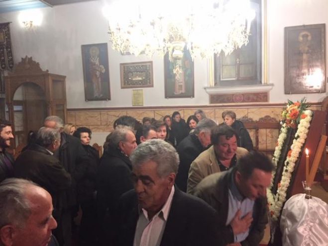 &Tau;&omicron; &chi;&omega;&rho;&iota;ό &Pi;ά&pi;&alpha;&rho;&iota; &gamma;&iota;&omicron;&rho;&tau;ά&zeta;&epsilon;&iota; &tau;&eta; &mu;&nu;ή&mu;&eta; &tau;&omicron;&upsilon; &Alpha;&gamma;ί&omicron;&upsilon; &Chi;&alpha;&rho;&alpha;&lambda;ά&mu;&pi;&omicron;&upsilon;&sigmaf; (&epsilon;&iota;&kappa;ό&nu;&epsilon;&sigmaf;)