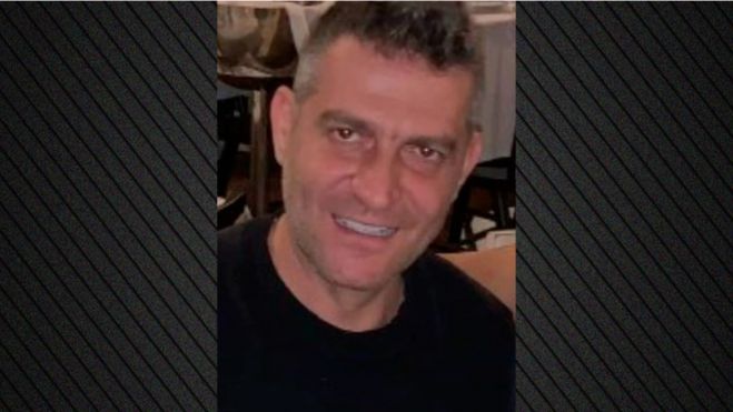 &Sigma;&tau;&eta; &phi;&upsilon;&lambda;&alpha;&kappa;ή &omicron; &laquo;Mr. &Chi;&omega;&rho;&iota;ά&tau;&iota;&kappa;&omicron;&raquo;, Ά&gamma;&gamma;&epsilon;&lambda;&omicron;&sigmaf; &Gamma;&iota;&alpha;&nu;&nu;&alpha;&kappa;ό&pi;&omicron;&upsilon;&lambda;&omicron;&sigmaf;, &mu;&epsilon;&tau;ά &tau;&eta;&nu; &alpha;&pi;&omicron;&lambda;&omicron;&gamma;ί&alpha; &tau;&omicron;&upsilon;