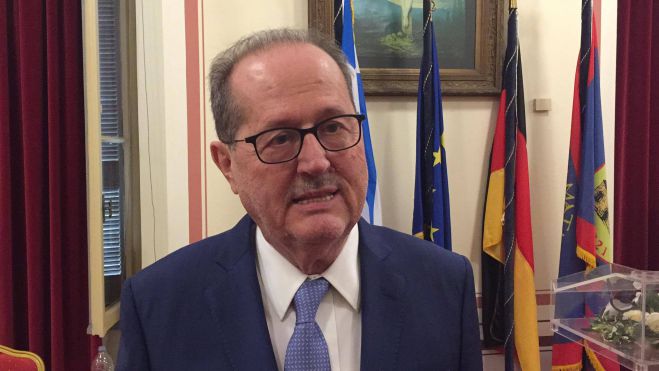 &Pi;ή&rho;&epsilon; &tau;&omicron; &chi;&rho;ί&sigma;&mu;&alpha; &alpha;&pi;ό &Nu;.&Delta;. &omicron; &Nu;ί&kappa;&alpha;&sigmaf; &ndash; &ldquo;&Theta;&alpha; &kappa;ά&nu;&omega; έ&nu;&tau;&iota;&mu;&omicron; &alpha;&gamma;ώ&nu;&alpha;, &chi;&omega;&rho;ί&sigmaf; &lambda;ά&sigma;&pi;&eta; &kappa;&alpha;&iota; &mu;&alpha;ύ&rho;&omicron; &chi;&rho;ή&mu;&alpha;&rdquo; (vd)