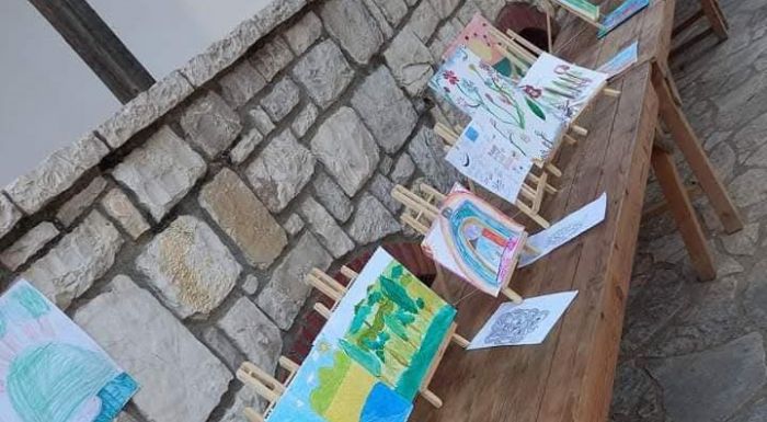Έ&kappa;&theta;&epsilon;&sigma;&eta; &Pi;&alpha;&iota;&delta;&iota;&kappa;ή&sigmaf; &Zeta;&omega;&gamma;&rho;&alpha;&phi;&iota;&kappa;ή&sigmaf; &sigma;&tau;&omicron; 10&omicron; &Pi;&rho;&omicron;&sigma;&kappa;&omicron;&pi;&iota;&kappa;ό &Mu;&omicron;&upsilon;&sigma;&iota;&kappa;ό &Phi;&epsilon;&sigma;&tau;&iota;&beta;ά&lambda; &Tau;&rho;ί&pi;&omicron;&lambda;&eta;&sigmaf;