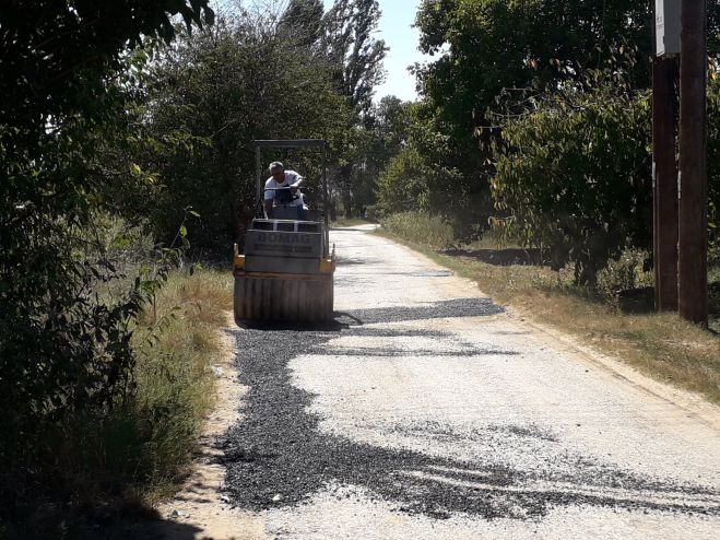 Έκλεισαν οι λακκούβες σε δρόμο που συνδέει όλο το αγροτικό οδικό δίκτυο της Κοινότητας Στενού - Το &quot;ευχαριστώ&quot; στον Κώστα Τζιούμη (εικόνες)
