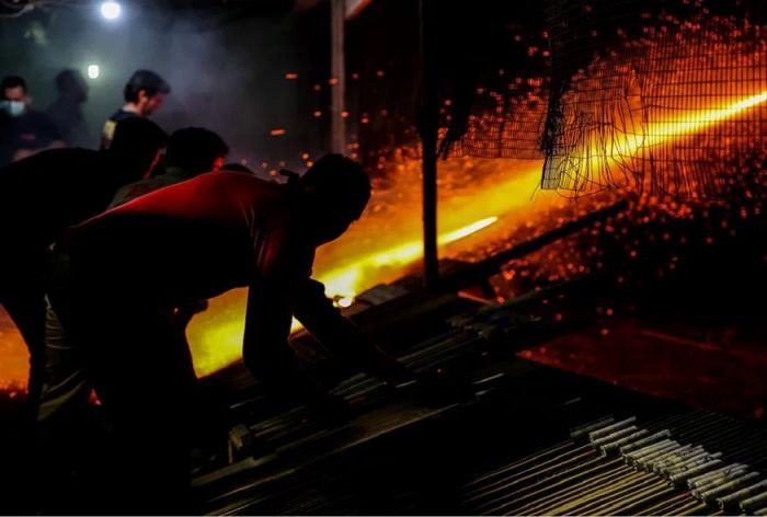 Χίος | Αναβίωσε και φέτος το έθιμο του ρουκετοπόλεμου (vd)