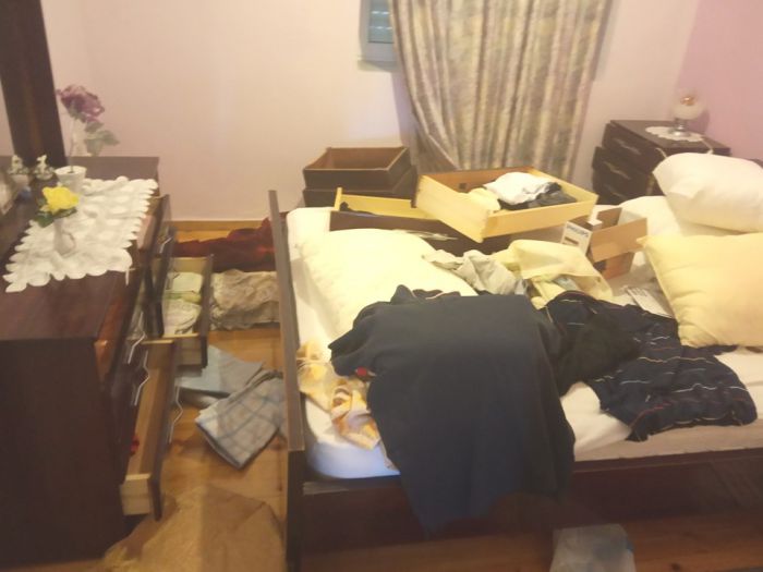 Ά&gamma;&nu;&omega;&sigma;&tau;&omicron;&iota; ... &beta;&alpha;&nu;&delta;ά&lambda;&iota;&sigma;&alpha;&nu; &sigma;&pi;ί&tau;&iota; &gamma;&iota;&alpha; &nu;&alpha; &tau;&omicron; &kappa;&lambda;έ&psi;&omicron;&upsilon;&nu; &sigma;&tau;&omicron; &Pi;&alpha;&lambda;&lambda;ά&nu;&tau;&iota;&omicron; (&epsilon;&iota;&kappa;ό&nu;&epsilon;&sigmaf;)