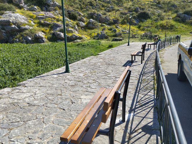 Πηγές Σίντζι | Παγκάκια τοποθέτησε ο Δήμος Τρίπολης - Προορισμός για την Πρωτομαγιά!