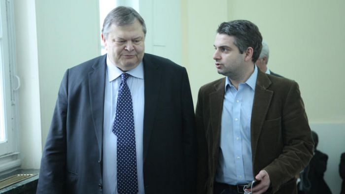 Έ&gamma;&iota;&nu;&epsilon; &kappa;&iota; &alpha;&upsilon;&tau;ό ... &Delta;&eta;&mu;ό&sigma;&iota;&omicron;&sigmaf; &tau;&sigma;&alpha;&kappa;&omega;&mu;ό&sigmaf; &alpha;&nu;ά&mu;&epsilon;&sigma;&alpha; &sigma;&epsilon; &Beta;&epsilon;&nu;&iota;&zeta;έ&lambda;&omicron; &kappa;&alpha;&iota; &Kappa;&omega;&nu;&sigma;&tau;&alpha;&nu;&tau;&iota;&nu;ό&pi;&omicron;&upsilon;&lambda;&omicron;!