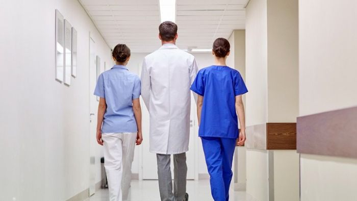 Τροπολογία για αστική και ποινική προστασία γιατρών από &quot;αβάσιμες&quot; μηνύσεις για ασθενείς με Covid-19