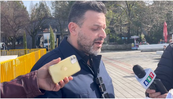 &Tau;&alpha; &epsilon;&rho;&omega;&tau;ή&mu;&alpha;&tau;&alpha; &Alpha;&gamma;&gamma;&epsilon;&lambda;ά&kappa;&omicron;&upsilon; &pi;&rho;&omicron;&sigmaf; &tau;&eta; &delta;&eta;&mu;&omicron;&tau;&iota;&kappa;ή &alpha;&rho;&chi;ή &gamma;&iota;&alpha; &tau;&eta; &delta;&iota;&alpha;&delta;&iota;&kappa;&alpha;&sigma;ί&alpha; &sigma;&upsilon;&nu;&tau;ή&rho;&eta;&sigma;&eta;&sigmaf; &tau;&omicron;&upsilon; &Alpha;&nu;&delta;&rho;&iota;ά&nu;&tau;&alpha; &tau;&omicron;&upsilon; &Theta;&epsilon;ό&delta;&omega;&rho;&omicron;&upsilon; &Kappa;&omicron;&lambda;&omicron;&kappa;&omicron;&tau;&rho;ώ&nu;&eta; (vd)