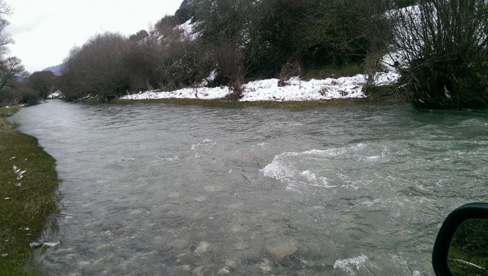 Υπέροχες εικόνες από τον παγωμένο και χιονισμένο ποταμό Λούσιο!