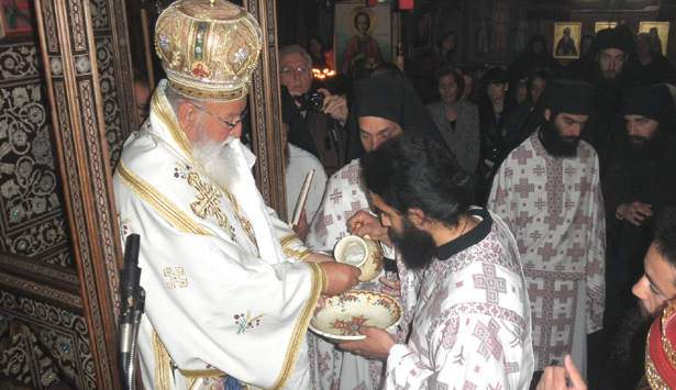 &Nu;έ&omicron;&iota; &mu;&omicron;&nu;&alpha;&chi;&omicron;ί &sigma;&tau;&omicron; &mu;&omicron;&nu;&alpha;&sigma;&tau;ή&rho;&iota; &tau;&eta;&sigmaf; &Pi;&alpha;&nu;&alpha;&gamma;ί&alpha;&sigmaf; &Alpha;&rho;&tau;&omicron;&kappa;&omega;&sigma;&tau;ά&sigmaf; &Kappa;&upsilon;&nu;&omicron;&upsilon;&rho;ί&alpha;&sigmaf; (&epsilon;&iota;&kappa;ό&nu;&epsilon;&sigmaf;)