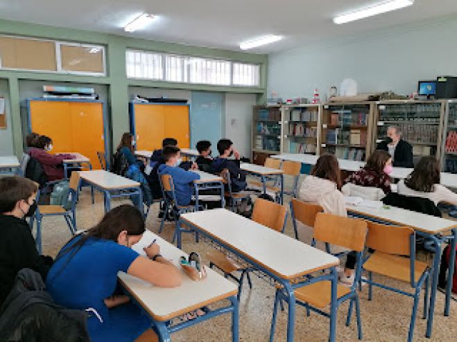 &Omicron;&iota;&kappa;&omicron;&nu;&omicron;&mu;ό&pi;&omicron;&upsilon;&lambda;&omicron;&sigmaf; &sigma;&tau;&omicron;&upsilon;&sigmaf; &Mu;&iota;&kappa;&rho;&omicron;ύ&sigmaf; &Delta;&eta;&mu;&omicron;&sigma;&iota;&omicron;&gamma;&rho;ά&phi;&omicron;&upsilon;&sigmaf; &epsilon;&nu; &Delta;&rho;ά&sigma;&epsilon;&iota;: &laquo;&Mu;&omicron;&upsilon; &alpha;&rho;έ&sigma;&epsilon;&iota; &nu;&alpha; &mu;&iota;&lambda;ά&omega; &mu;&epsilon; &lambda;έ&xi;&epsilon;&iota;&sigmaf; &pi;&omicron;&upsilon; &mu;έ&nu;&omicron;&upsilon;&nu; &sigma;&tau;&omicron;&upsilon;&sigmaf; &alpha;&nu;&theta;&rho;ώ&pi;&omicron;&upsilon;&sigmaf;&raquo;
