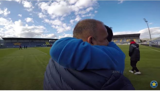 &Eta; &pi;&alpha;&rho;&alpha;&kappa;ά&mu;&epsilon;&rho;&alpha; &alpha;&pi;ό &tau;&eta;&nu; "4ά&rho;&alpha;" &tau;&omicron;&upsilon; &Alpha;&sigma;&tau;έ&rho;&alpha;! (vd)