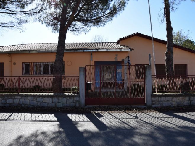 &Chi;ό&rho;&tau;&alpha; &kappa;&alpha;&iota; &kappa;&lambda;&alpha;&delta;&iota;ά &alpha;&pi;ό &tau;&omicron;&nu; &pi;&epsilon;&rho;&iota;&beta;ά&lambda;&lambda;&omicron;&nu;&tau;&alpha; &chi;ώ&rho;&omicron; &pi;&alpha;&iota;&delta;&iota;&kappa;ώ&nu; &sigma;&tau;&alpha;&theta;&mu;ώ&nu; &kappa;&alpha;&theta;ά&rho;&iota;&sigma;&epsilon; &omicron; &Delta;ή&mu;&omicron;&sigmaf; &Tau;&rho;ί&pi;&omicron;&lambda;&eta;&sigmaf; (vd)