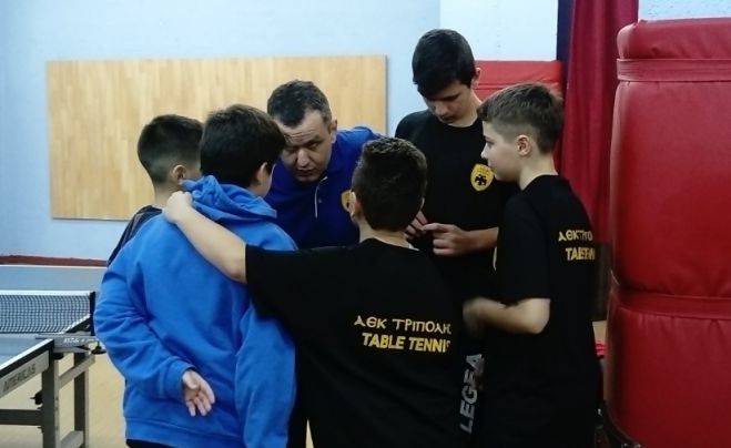 &Xi;&epsilon;&kappa;&iota;&nu;ά &tau;&omicron; &pi;&rho;&omega;&tau;ά&theta;&lambda;&eta;&mu;&alpha; &gamma;&iota;&alpha; &tau;&eta;&nu; &omicron;&mu;ά&delta;&alpha; ping - pong &tau;&eta;&sigmaf; &Alpha;&Epsilon;&Kappa; &Tau;&rho;ί&pi;&omicron;&lambda;&eta;&sigmaf;