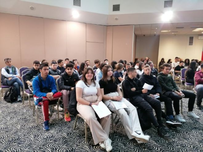 &Omicron;&iota; &sigma;&chi;&omicron;&lambda;&iota;&kappa;έ&sigmaf; &delta;&rho;ά&sigma;&epsilon;&iota;&sigmaf; &sigma;&tau;&omicron; 2&omicron; &Pi;&rho;ό&tau;&upsilon;&pi;&omicron; &Gamma;&upsilon;&mu;&nu;ά&sigma;&iota;&omicron; &Tau;&rho;ί&pi;&omicron;&lambda;&eta;&sigmaf;