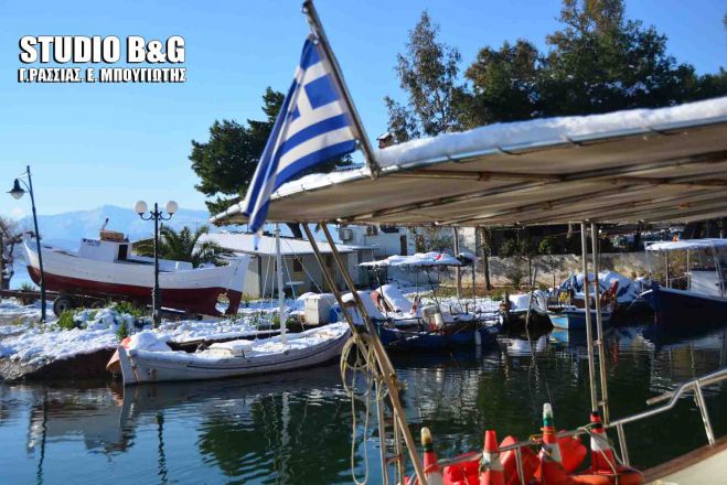 Χιόνισε και από την παραλία της Νέας Κίου! (εικόνες)