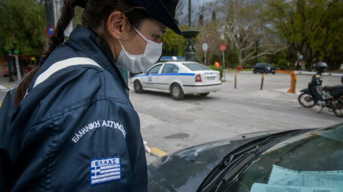 Απαγόρευση κυκλοφορίας | Η μάνα που έκλεισε την κόρη της στο πορτ μπαγκάζ και άλλα... τρελά