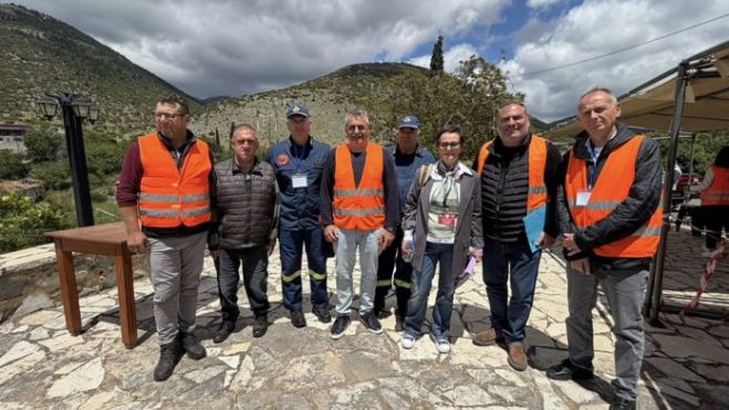 &Delta;ή&mu;&omicron;&sigmaf; &Tau;&rho;ί&pi;&omicron;&lambda;&eta;&sigmaf;: &ldquo;&Sigma;&tau;&eta;&rho;ί&zeta;&omicron;&upsilon;&mu;&epsilon; &delta;&rho;ά&sigma;&epsilon;&iota;&sigmaf; &pi;&omicron;&upsilon; &epsilon;&nu;&iota;&sigma;&chi;ύ&omicron;&upsilon;&nu; &tau;&eta;&nu; &epsilon;&tau;&omicron;&iota;&mu;ό&tau;&eta;&tau;&alpha; &kappa;&alpha;&iota; &tau;&eta;&nu; &pi;&omicron;&lambda;&iota;&tau;&iota;&kappa;ή &pi;&rho;&omicron;&sigma;&tau;&alpha;&sigma;ί&alpha; &pi;&rho;&omicron;&sigmaf; ό&phi;&epsilon;&lambda;&omicron;&sigmaf; &tau;&omega;&nu; &delta;&eta;&mu;&omicron;&tau;ώ&nu;&rdquo;