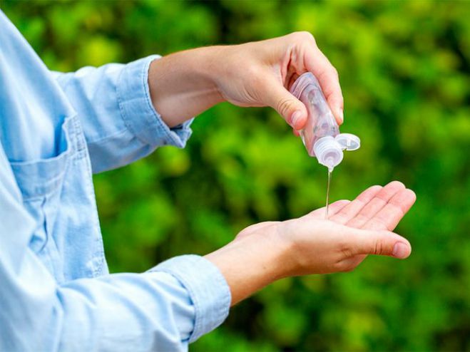 Δωρεά αντισηπτικών από τον Αγγελή Δουρίδα στη ΔΗΚΕΓ