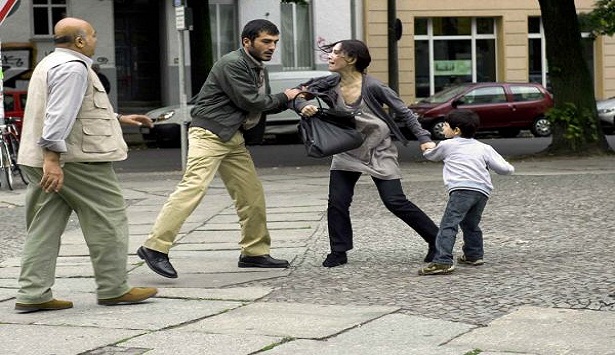 3ή&mu;&epsilon;&rho;&omicron; &phi;&epsilon;&sigma;&tau;&iota;&beta;ά&lambda; &gamma;&epsilon;&rho;&mu;&alpha;&nu;ό&phi;&omega;&nu;&omega;&nu; &tau;&alpha;&iota;&nu;&iota;ώ&nu; &sigma;&tau;&eta;&nu; &Tau;&rho;ί&pi;&omicron;&lambda;&eta;!