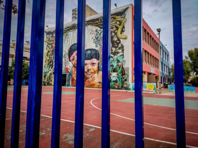 &Pi;&rho;ό&epsilon;&delta;&rho;&omicron;&sigmaf; &Pi;&Omicron;&Epsilon;&Delta;&Eta;&Nu;: "&Rho;ί&sigma;&kappa;&omicron; &tau;&omicron; ά&nu;&omicron;&iota;&gamma;&mu;&alpha; &tau;&omega;&nu; &sigma;&chi;&omicron;&lambda;&epsilon;ί&omega;&nu; &chi;&omega;&rho;ί&sigmaf; &mu;έ&tau;&rho;&alpha; &ndash; &Pi;ά&nu;&omega; &alpha;&pi;ό 50 &pi;&alpha;&iota;&delta;&iota;ά &nu;&omicron;&sigma;&eta;&lambda;&epsilon;ύ&omicron;&nu;&tau;&alpha;&iota; &mu;&epsilon; covid-19"