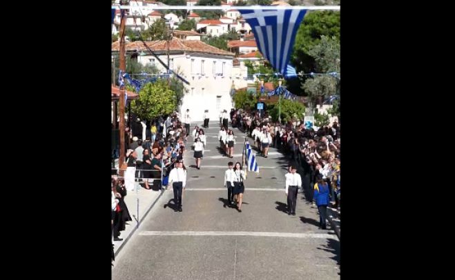 Η παρέλαση για την επέτειο του "ΟΧΙ" στο Λεωνίδιο (vd)