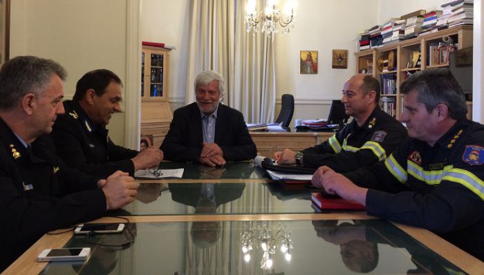 &Sigma;&tau;&eta;&nu; &Tau;&rho;ί&pi;&omicron;&lambda;&eta; &sigma;ή&mu;&epsilon;&rho;&alpha; &omicron; &Alpha;&rho;&kappa;ά&sigmaf; &Alpha;&rho;&chi;&eta;&gamma;ό&sigmaf; &tau;&eta;&sigmaf; &Pi;&upsilon;&rho;&omicron;&sigma;&beta;&epsilon;&sigma;&tau;&iota;&kappa;ή&sigmaf;