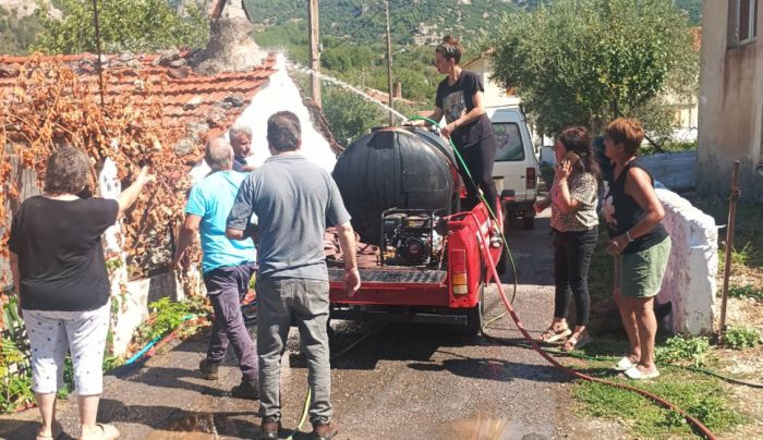 &Pi;&upsilon;&rho;&kappa;&alpha;&gamma;&iota;ά &xi;έ&sigma;&pi;&alpha;&sigma;&epsilon; &sigma;&epsilon; &pi;&alpha;&lambda;&alpha;&iota;ό &sigma;&pi;ί&tau;&iota; &sigma;&tau;&eta;&nu; &Kappa;&alpha;&nu;&delta;ή&lambda;&alpha; (vd)