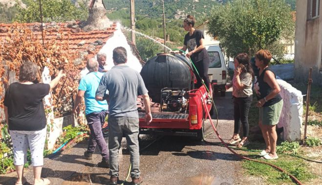 &Pi;&upsilon;&rho;&kappa;&alpha;&gamma;&iota;ά &xi;έ&sigma;&pi;&alpha;&sigma;&epsilon; &sigma;&epsilon; &pi;&alpha;&lambda;&alpha;&iota;ό &sigma;&pi;ί&tau;&iota; &sigma;&tau;&eta;&nu; &Kappa;&alpha;&nu;&delta;ή&lambda;&alpha; (vd)
