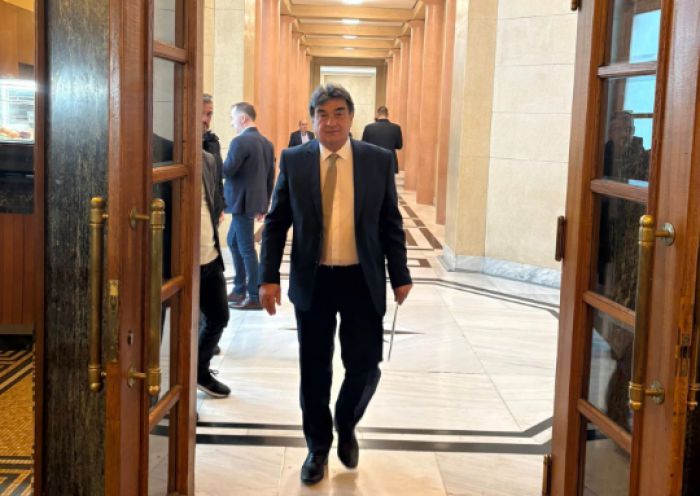 &Gamma;&iota;&alpha;&nu;&nu;&alpha;&kappa;&omicron;ύ&rho;&alpha;&sigmaf;: "&Kappa;&iota;&nu;&delta;&upsilon;&nu;&epsilon;ύ&epsilon;&iota; &kappa;&alpha;&iota; &eta; &Nu;&omicron;&sigma;&eta;&lambda;&epsilon;&upsilon;&tau;&iota;&kappa;ή &Sigma;&chi;&omicron;&lambda;ή &gamma;&iota;&alpha; &tau;&eta;&nu; &Tau;&rho;ί&pi;&omicron;&lambda;&eta;"
