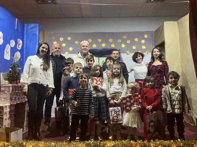 &Gamma;&iota;&omicron;&rho;&tau;&iota;&nu;έ&sigmaf; &sigma;&tau;&iota;&gamma;&mu;έ&sigmaf; &chi;&alpha;&rho;ά&sigmaf; &sigma;&tau;&omicron; &Delta;&eta;&mu;&omicron;&tau;&iota;&kappa;ό &Sigma;&chi;&omicron;&lambda;&epsilon;ί&omicron; &Beta;&alpha;&lambda;&tau;&epsilon;&sigma;&iota;&nu;ί&kappa;&omicron;&upsilon; (&epsilon;&iota;&kappa;ό&nu;&epsilon;&sigmaf;)