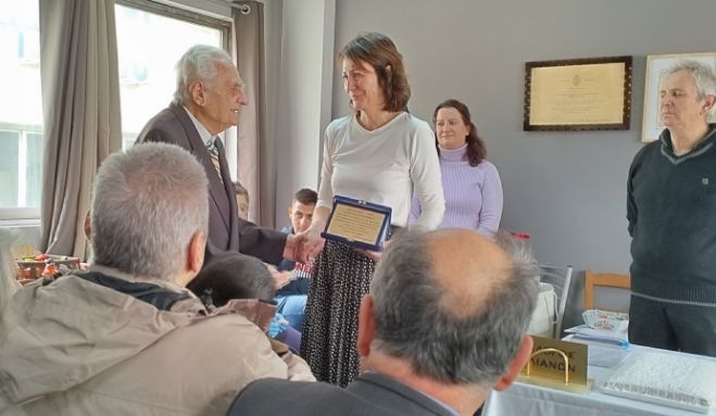 Σύλλογος Δολιανιτών Αθήνας | Συγκίνηση και τιμητική πλακέτα προς το παλαιότερο μέλος του Συλλόγου κ. Λυμπέρη Οικονόμου (εικόνες)
