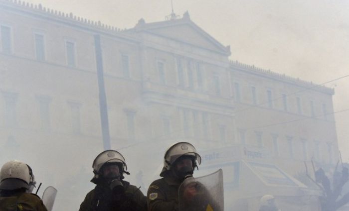 Ένωση Ελλήνων Χημικών: «Η χρήση δακρυγόνων για τη διάλυση πλήθους εγκυμονεί μεγάλους κινδύνους»