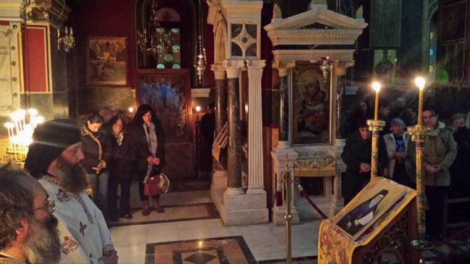 &Eta; &alpha;&gamma;&rho;&upsilon;&pi;&nu;ί&alpha; &tau;&omicron;&upsilon; &Alpha;&gamma;ί&omicron;&upsilon; &Pi;&omicron;&rho;&phi;&upsilon;&rho;ί&omicron;&upsilon; &sigma;&tau;&eta;&nu; &Tau;&rho;ί&pi;&omicron;&lambda;&eta; (&epsilon;&iota;&kappa;ό&nu;&epsilon;&sigmaf;)