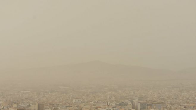 Για άλλες δύο ημέρες σε κλοιό σκόνης η Ελλάδα