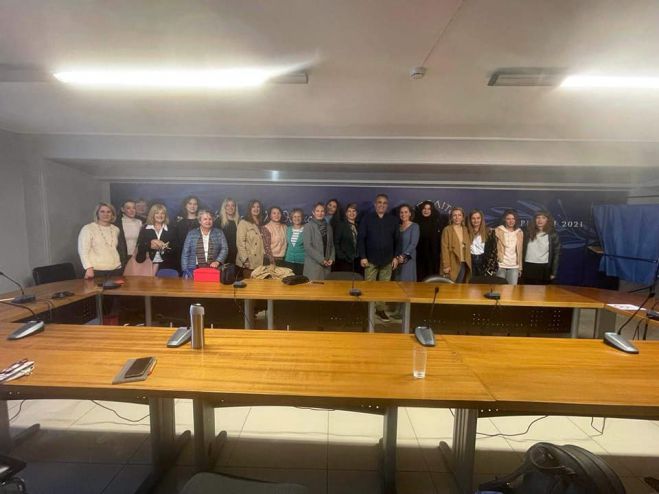 Έ&mu;&pi;&rho;&alpha;&kappa;&tau;&eta; &sigma;&tau;ή&rho;&iota;&xi;&eta; &sigma;&tau;&omicron;&nu; &Xi;&epsilon;&nu;ώ&nu;&alpha; &Phi;&iota;&lambda;&omicron;&xi;&epsilon;&nu;ί&alpha;&sigmaf; &Gamma;&upsilon;&nu;&alpha;&iota;&kappa;ώ&nu; &Tau;&rho;ί&pi;&omicron;&lambda;&eta;&sigmaf;