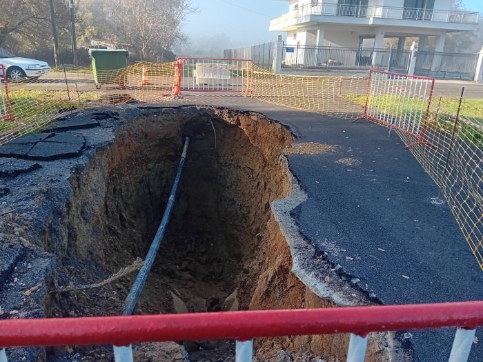 &Epsilon;&pi;&iota;&kappa;ί&nu;&delta;&upsilon;&nu;&eta; &kappa;&alpha;&theta;ί&zeta;&eta;&sigma;&eta; &delta;&rho;ό&mu;&omicron;&upsilon; &sigma;&tau;&eta;&nu; &Mu;&epsilon;&gamma;&alpha;&lambda;ό&pi;&omicron;&lambda;&eta; (&epsilon;&iota;&kappa;ό&nu;&epsilon;&sigmaf;)