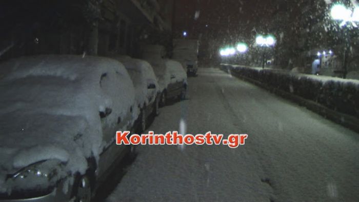 Πρωτόγνωρες καταστάσεις στην πόλη της Κορίνθου - Ξεπέρασε τους 20 πόντους το χιόνι (vd)