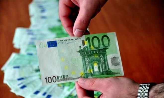 &Sigma;ύ&lambda;&lambda;&eta;&psi;&eta; &gamma;&iota;&alpha; &pi;&lambda;&alpha;&sigma;&tau;ά "100&epsilon;&upsilon;&rho;&alpha;" &sigma;&tau;&eta; &gamma;&epsilon;&iota;&tau;&omicron;&nu;&iota;&kappa;ή &Kappa;&omicron;&rho;&iota;&nu;&theta;ί&alpha;!